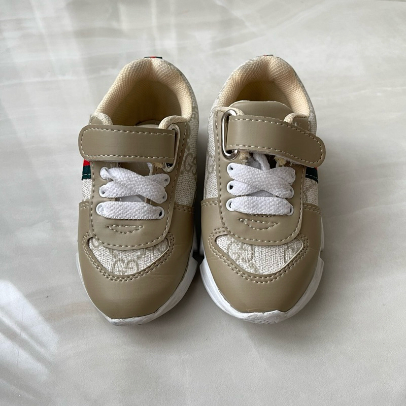 PRELOVED SEPATU GUCCI UNTUK ANAK LAKI-LAKI USIA 1 TAHUN KE ATAS