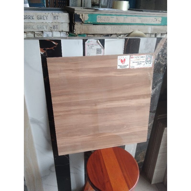 granit 60x60  concort serat kayu glosy