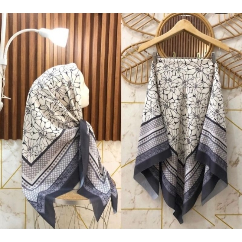 HIJAB SEGI EMPAT VOAL MOTIF SUBLIME KODE 342 BUNGA PUTIH TULANG ABY
