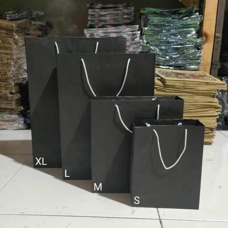 

Paper bag Hitam Uk XL 30 x 9 x 40 cm