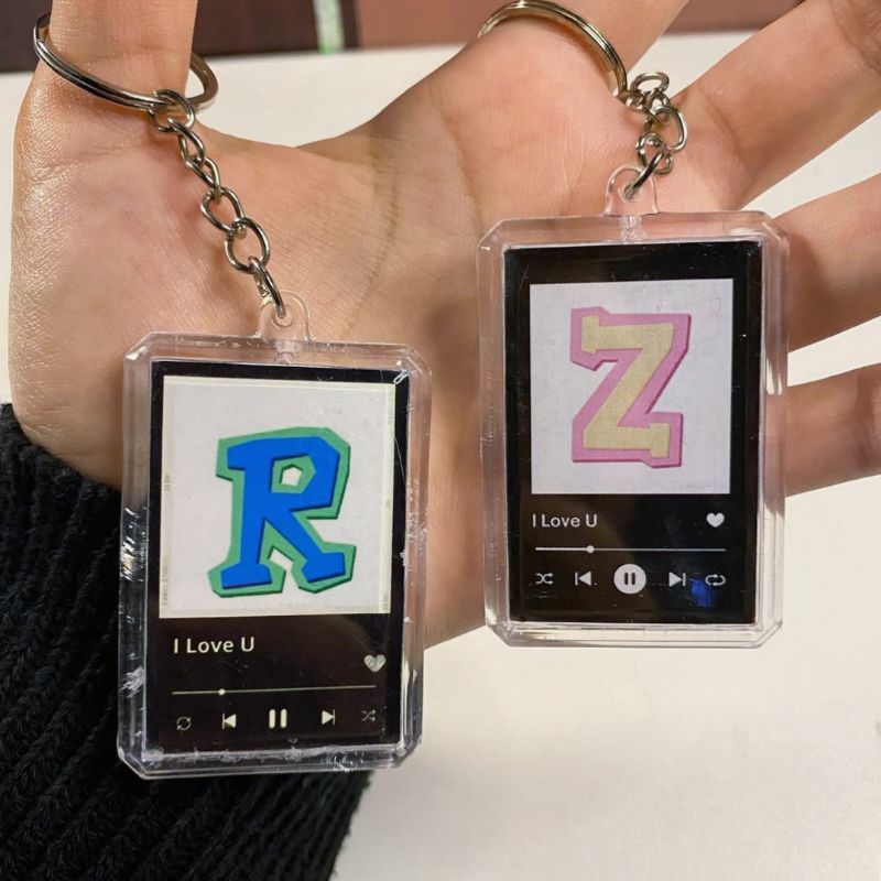 GANTUNGAN KUNCI SPOTIFY HURUF / KEYCHAIN AKRILIK COSTUM HURUF SPOTIFY / GANCI SPOTIFY HURUF (BACA DE