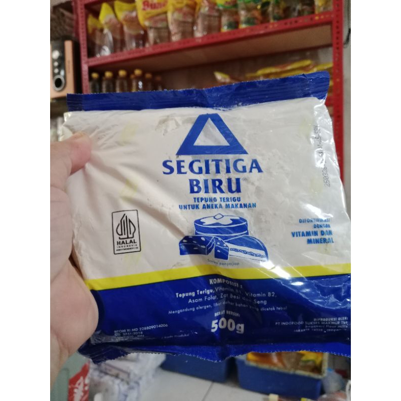 

TEPUNG TERIGU SEGITIGA BIRU/TEPUNG KUE 500G