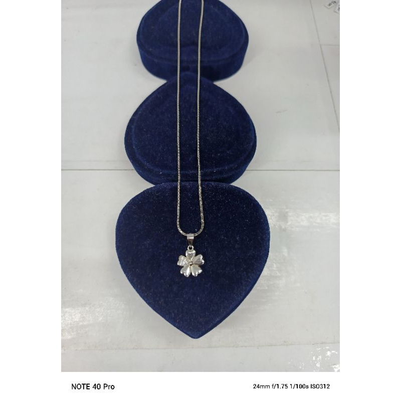 kalung italy santa liontin bunga permata putih