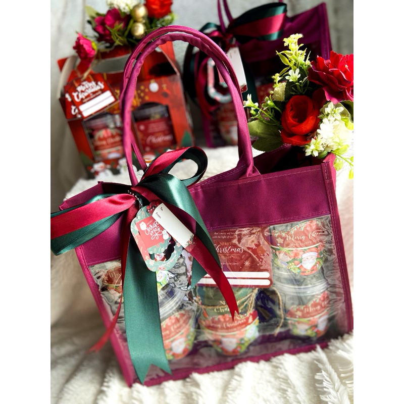 

Tas isi 5 toples | Hampers Cookies Bandung | Hampers Natal Bandung | Hampers Kue Natal Cimahi