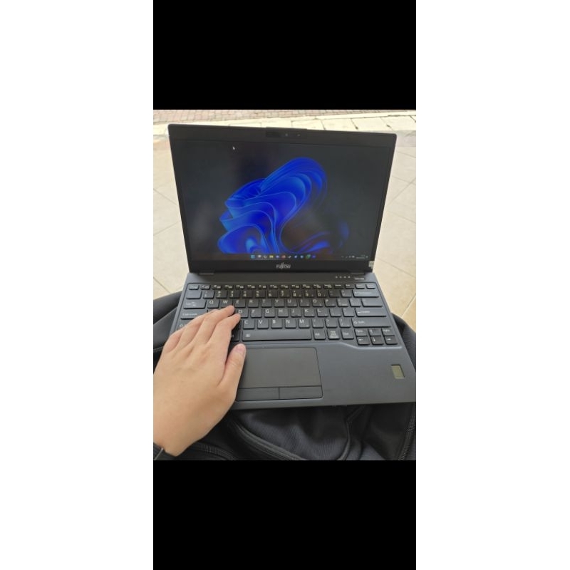 Fujitsu Lifebook U9310 i7 10610U 4G