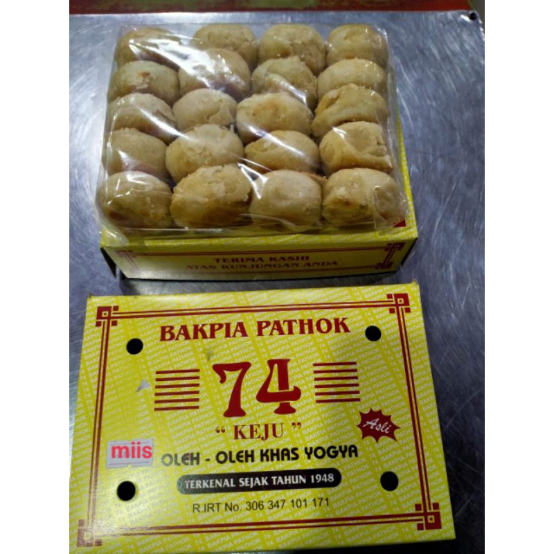 

Bakpia kering Pathok 74 "Keju"- "coklat