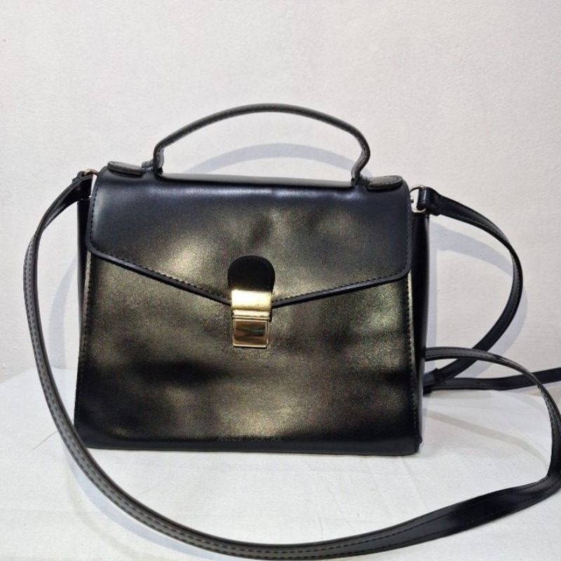 PL ALICE**MARTHA SLING BAG HITAM