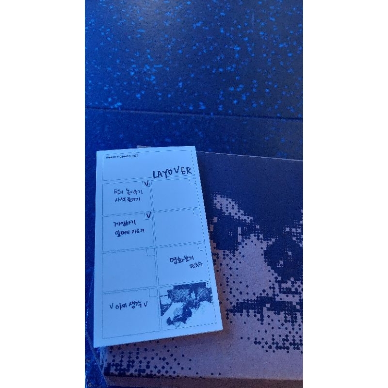 

V BTS " 1ST MINI ALBUM LAYOVER " OFFICIAL STICKY NOTE PAPER ( GREEN ALBUM VERSION )
