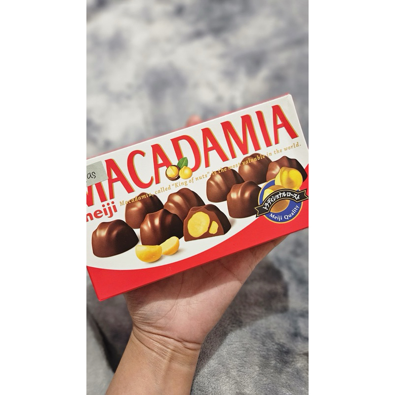 

macadamia dan pistachio meiji