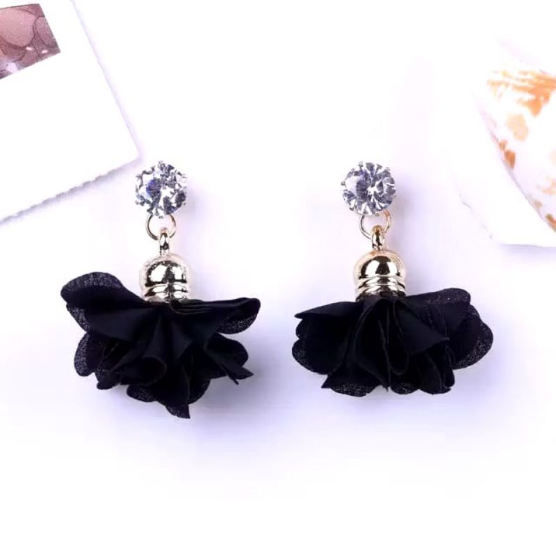 Anting korea stud bunga hitam/black flower stud earrings