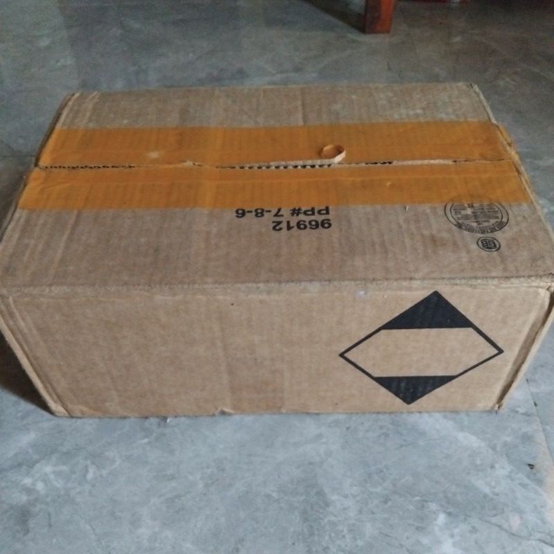 

1 kardus isi 10 box