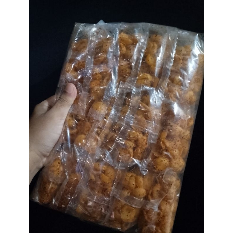

1 Pack Coco Crunch Pedas Manis Asin Isi 15 Pcs