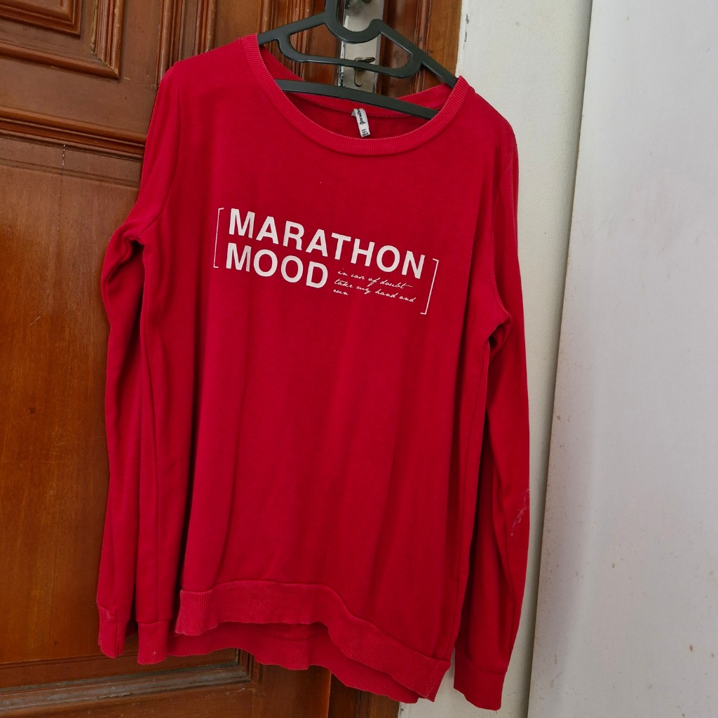 Sweater Wanita Merah Stradivarius PRELOVED Lengan Panjang