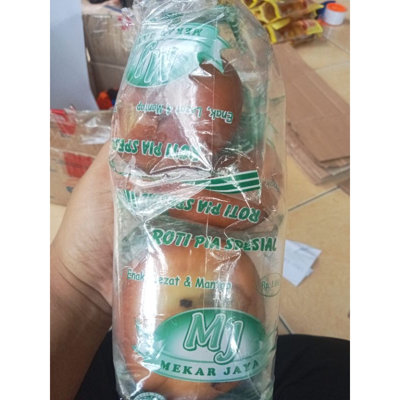 

Roti goreng MJ mekar jaya rasa kacang ijo 1 pack isi 6 bungkus