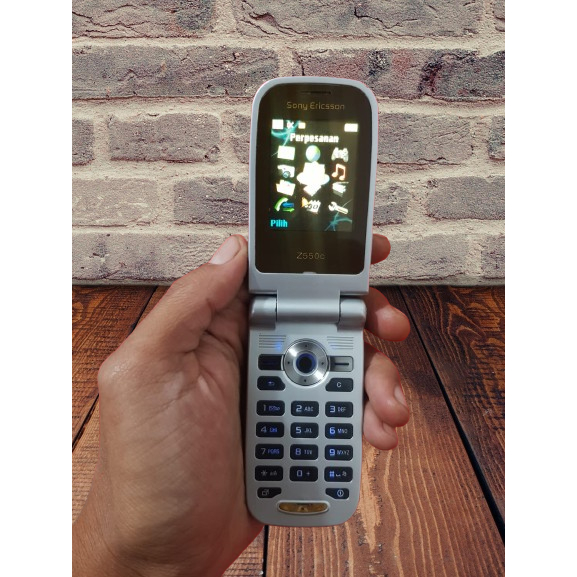 HP Jadul Sony Ericsson Z550i / Sony Ericsson Flip