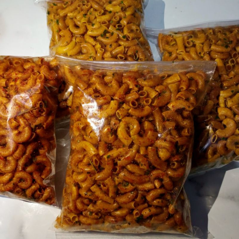 

makaroni cikruh kriuk ori gurih dan pedas gurih daun jeruk