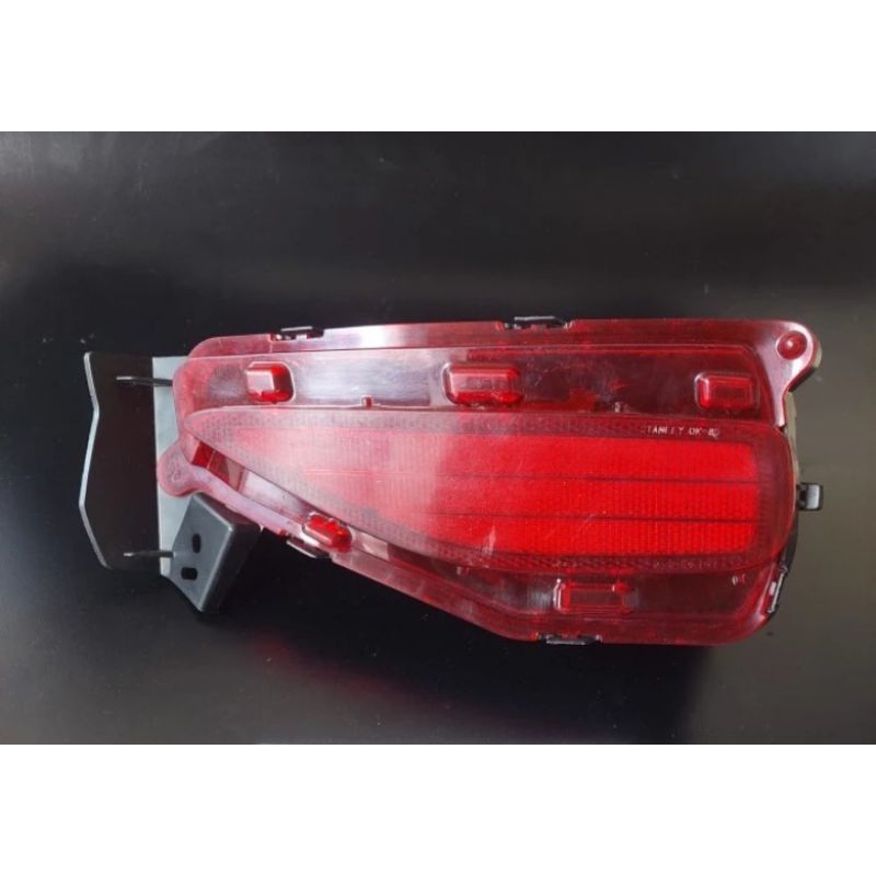 Lampu reflektor bemper belakang fortuner VRZ 2016
