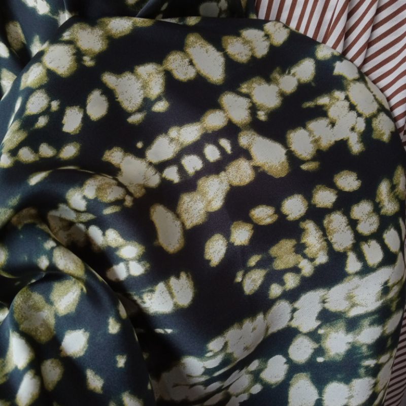 kain silk motif - kain Armani silk motif - kain silk import motif