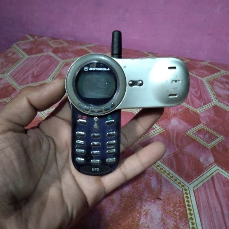 motorola ajaib doraemon putar  hp jadul unik langka  antik  cantik vintage lawas