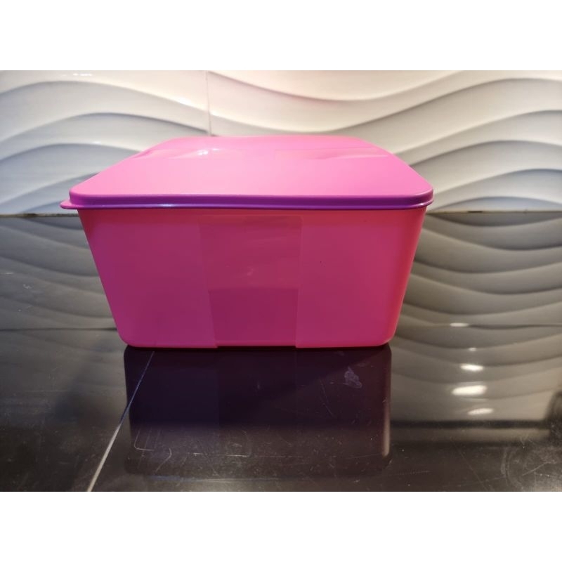 large freezermate pink 5,6 liter tupperware