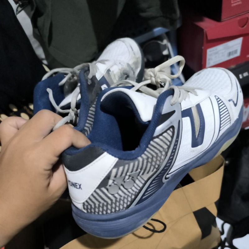 SEPATU BEKAS - YONEX TOKYO 42