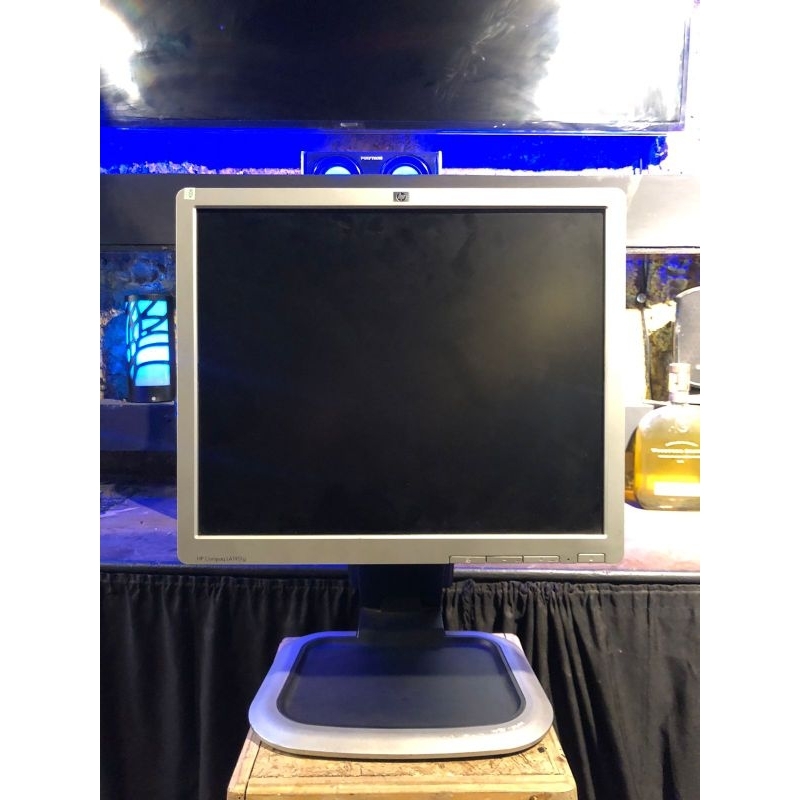 Monitor hp 17 inci kotak normal mulus