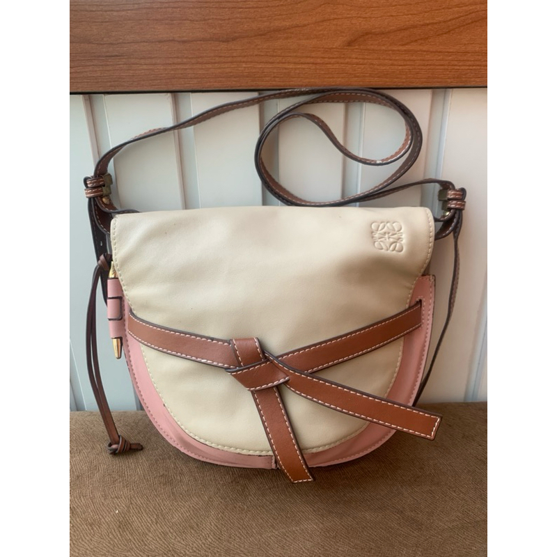 preloved loewe gate slingbag