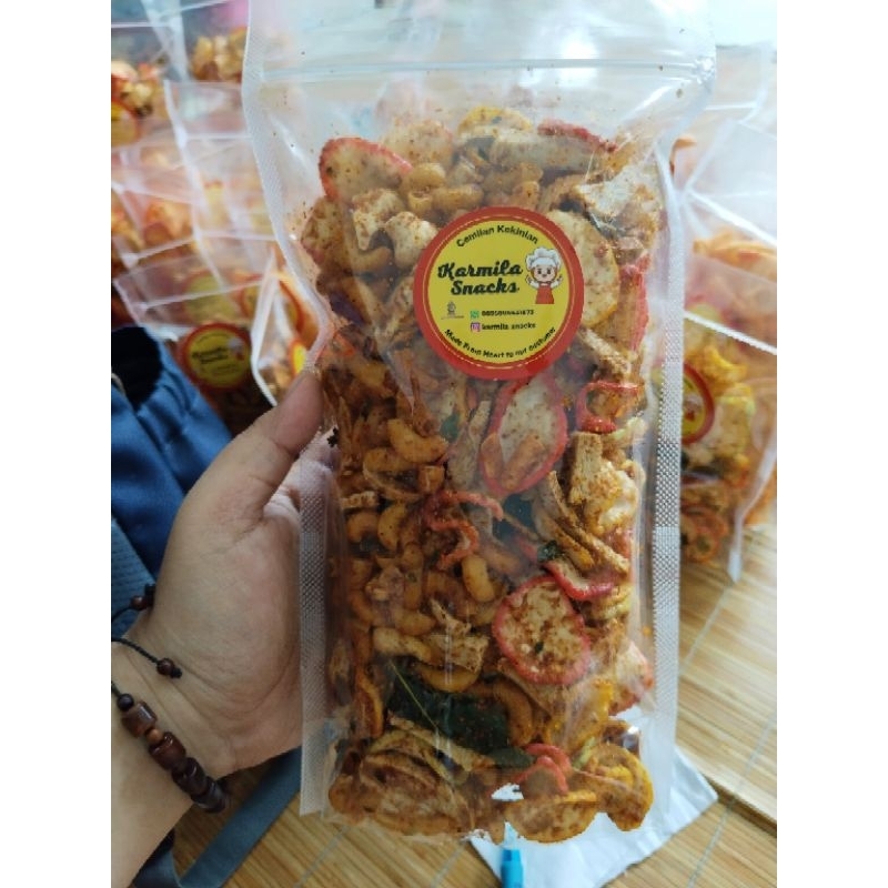 

Snacks Mix (Kerupuk seblak, basreng, makaroni)