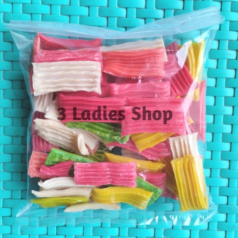 

Kerupuk Bawang Sisir Warna Warni / Kerupuk Seblak / Kerupuk Lapis Warna Warni Kemasan 250 Gram