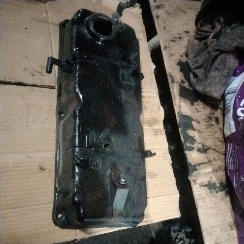 TUTUP CYLINDER HEAD DEKSEL MITSUBISHI KUDA 1.6 KARBURATOR