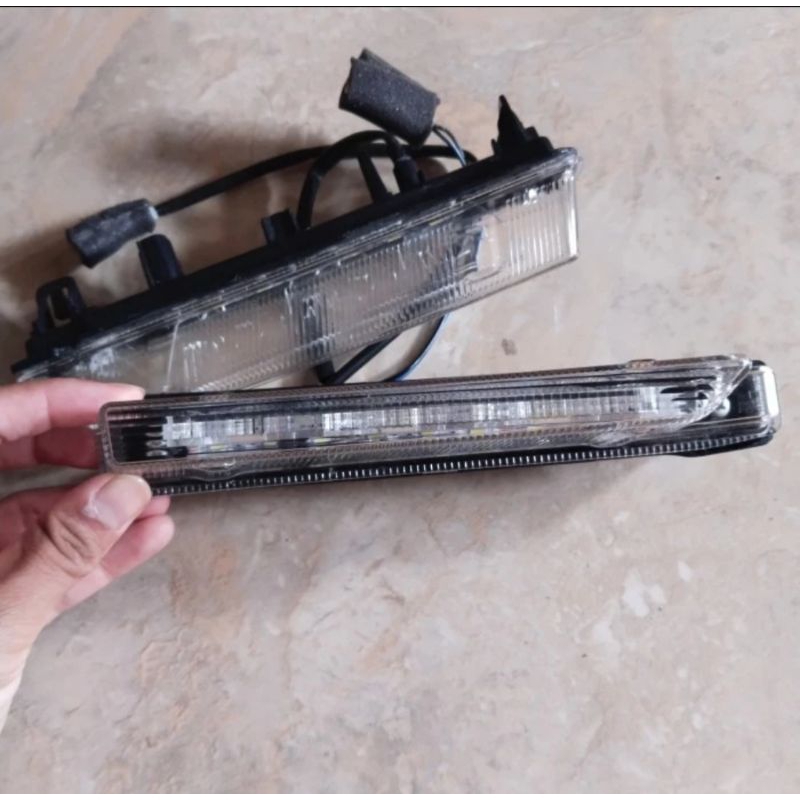 lampu drl bemper untuk mobil agya ayla facelift original.
harga untuk satuan.
