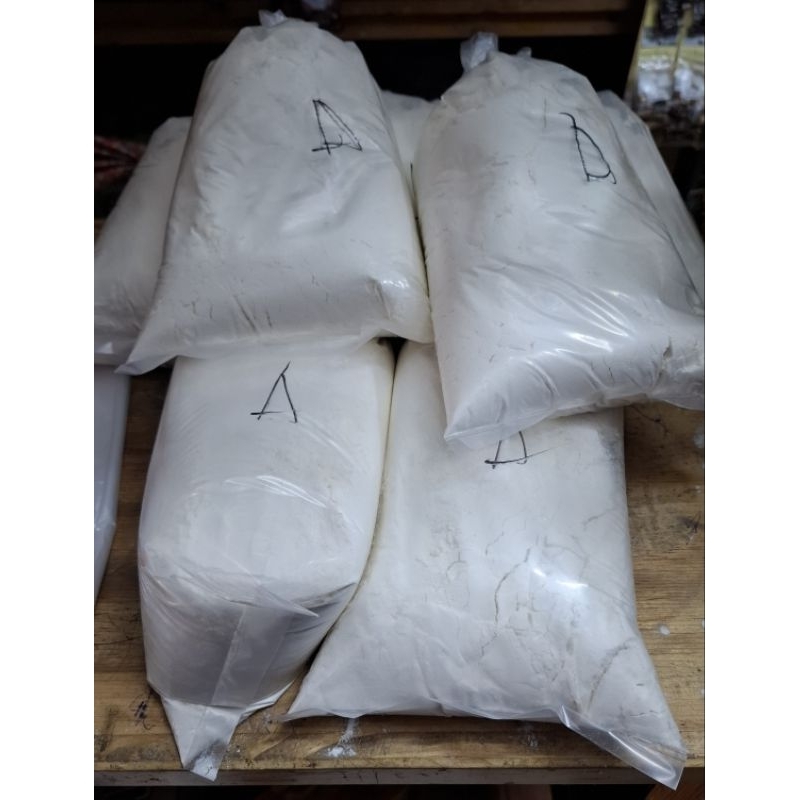 

tepung segitiga 1kg (kiloan)