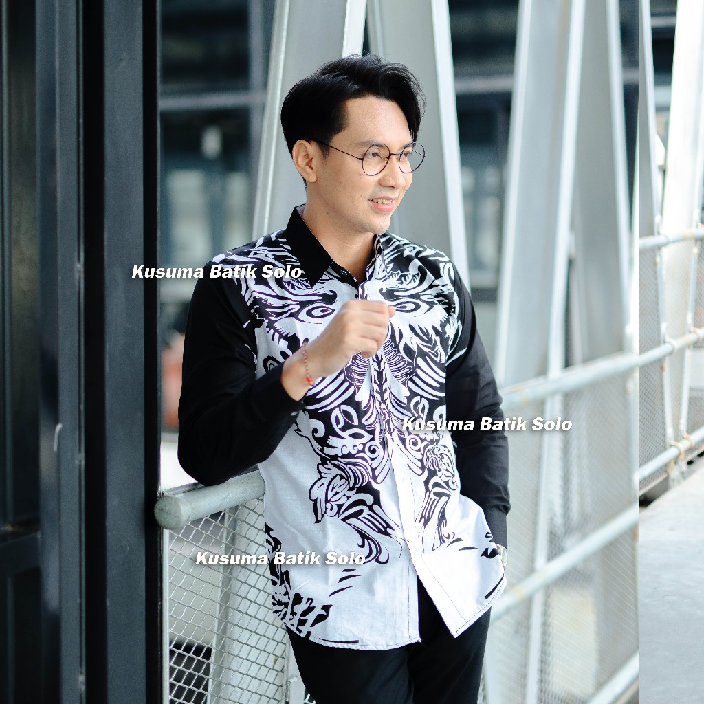 Kusuma Baju Batik Motif Saraswati  lapis furing erro slimfit warna hitam putih lengan panjang