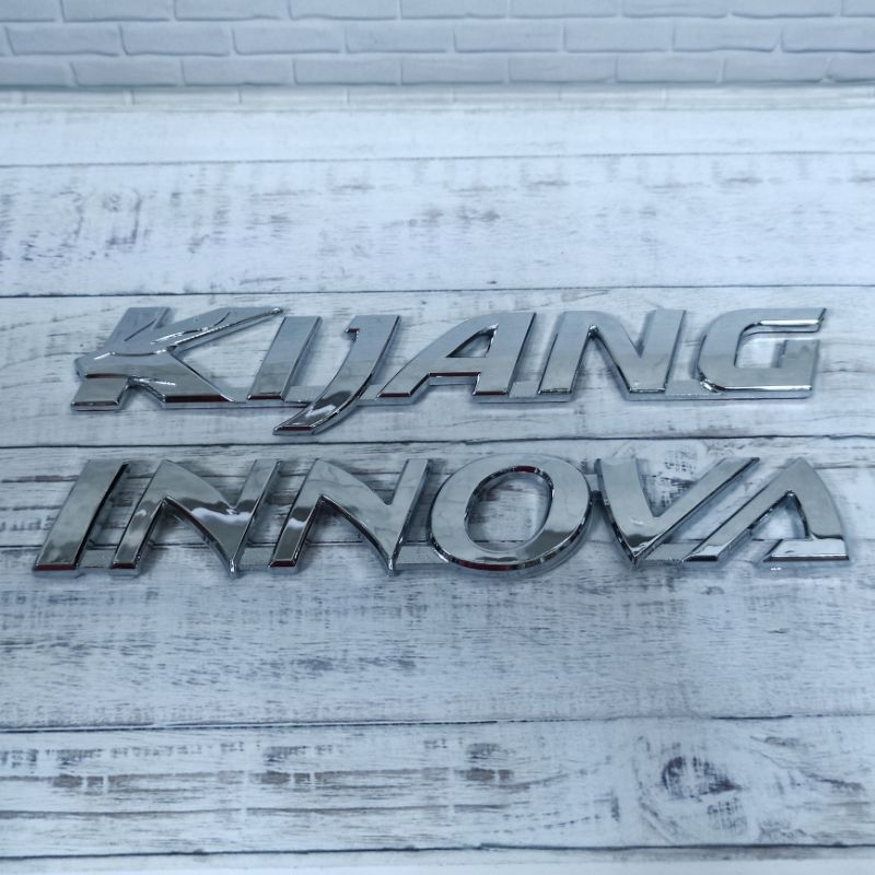 Emblem logo mobil Kijang Innova  chrome
