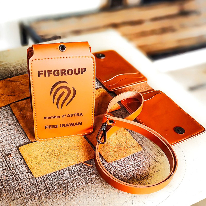 

NAME TAG ID CARD KULIT LANYARD HOLDER 3 TEMPAT KARTU MAGNET (BISA CUSTOM NAMA/LOGO)