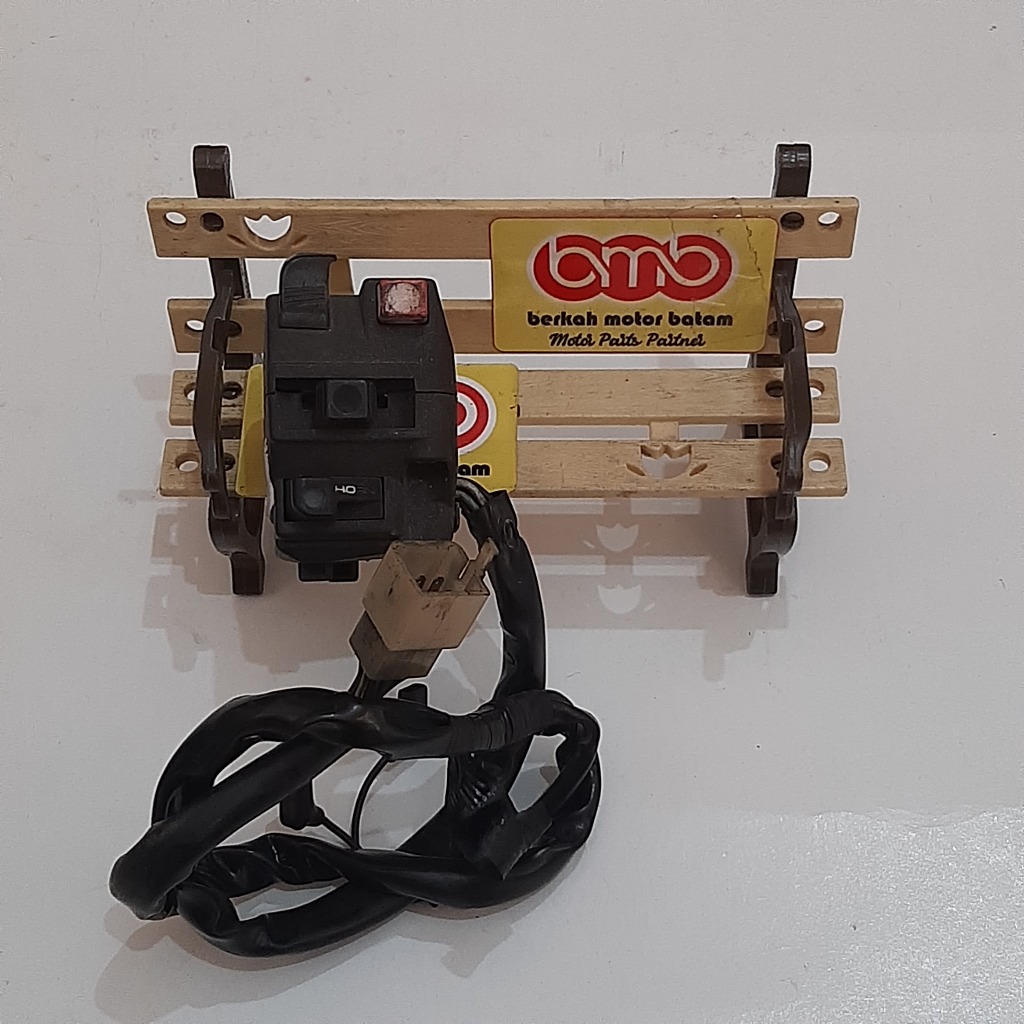 (37) Honda NSR 150 SP saklar holder switch kiri original bekas