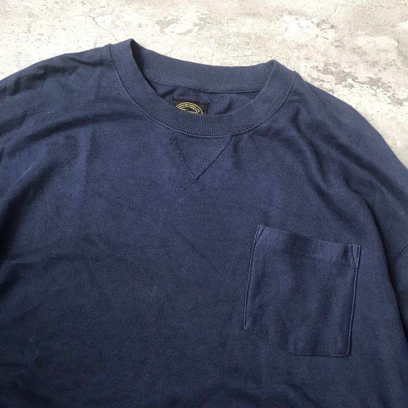 sweater crewneck basic pocket navy not carhartt vintage style y2k second thrifting