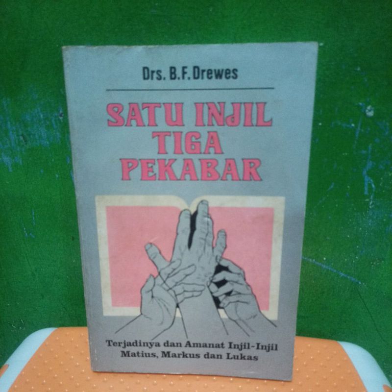 Buku Kristen satu Injil tiga pekabar by Drs B F Drewes