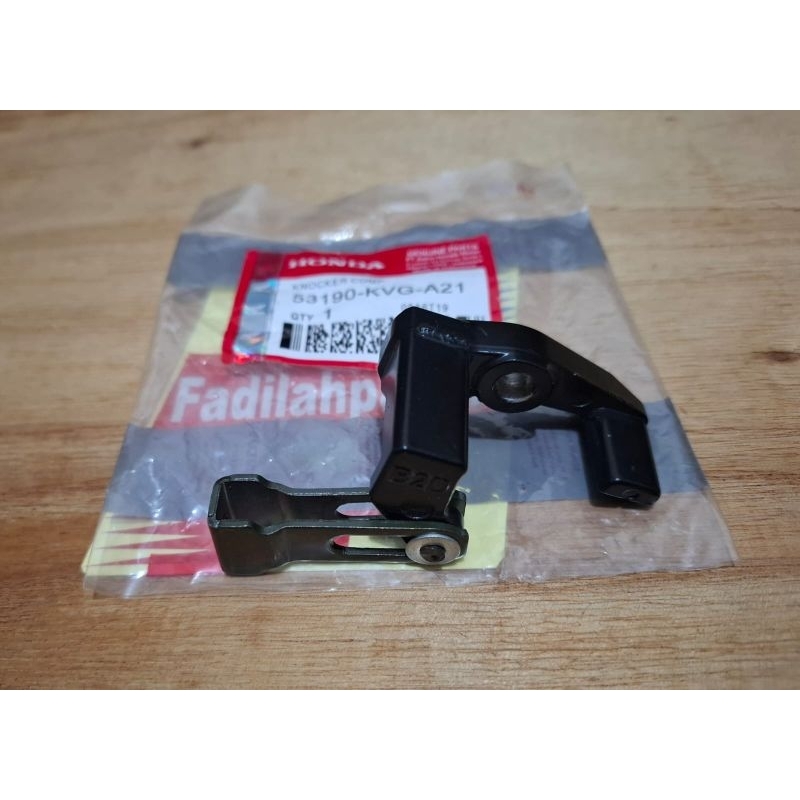 Sambungan Handle Rem Kanan Knocker Vario 125 Esp Beat Fi (KVG) Original