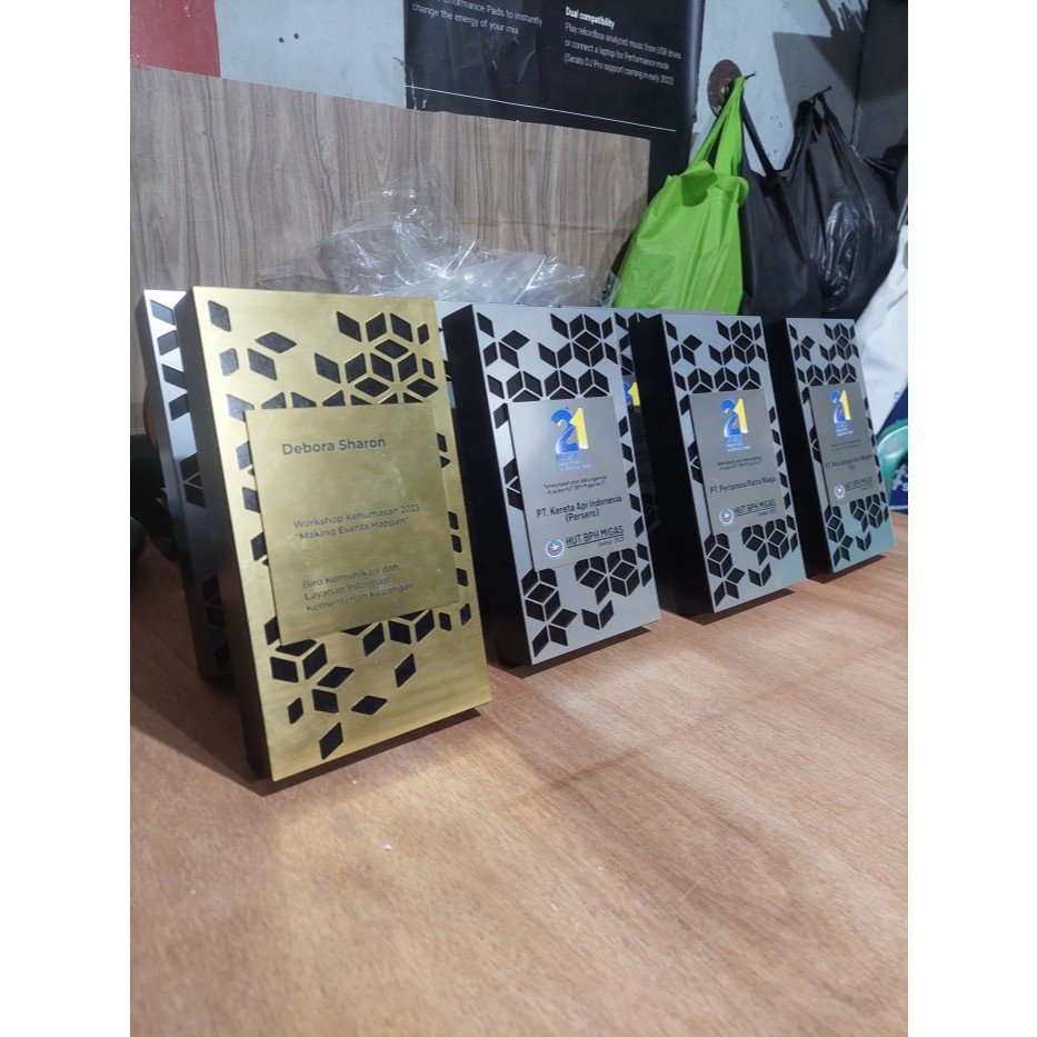 PLAKAT KAYU, PLAKAT KAYU CUSTOM, PLAKAT CUSTOM, KAYU