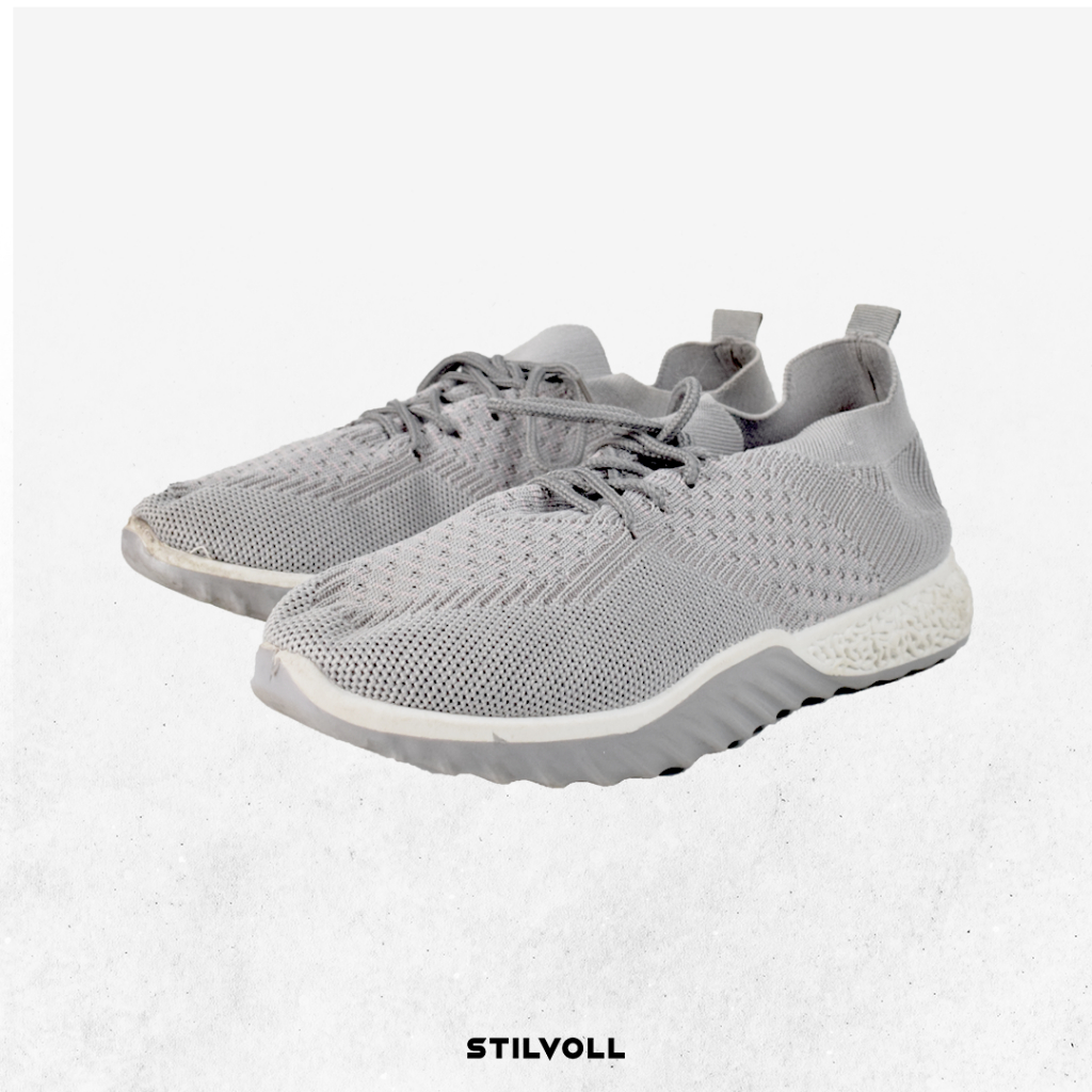 Slavina - Sepatu Running Wanita Outdoor Size 40 Preloved