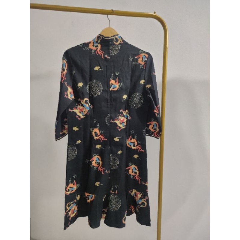 Cheongsam satin baru new with tag hitam pekat motif naga api semi satin