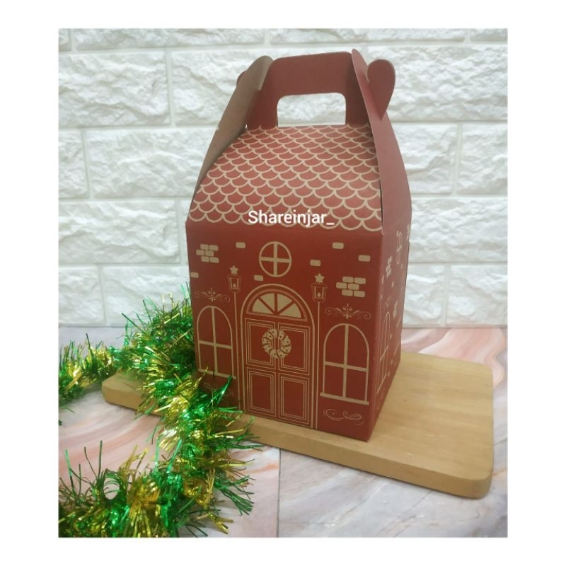 

Box Natal 2 Toples Bulat 500g Bahan Kraft-Gable Box-Goodie Bag Merry Christmas