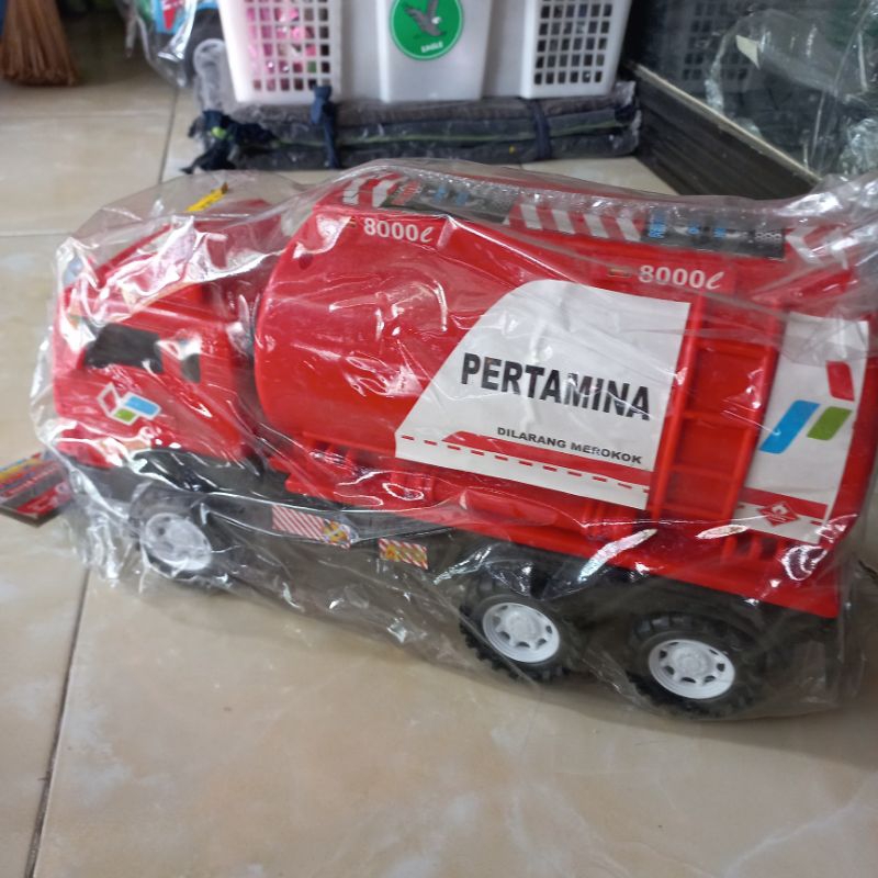 truk pertamina BESAR , mainan truk pertamina