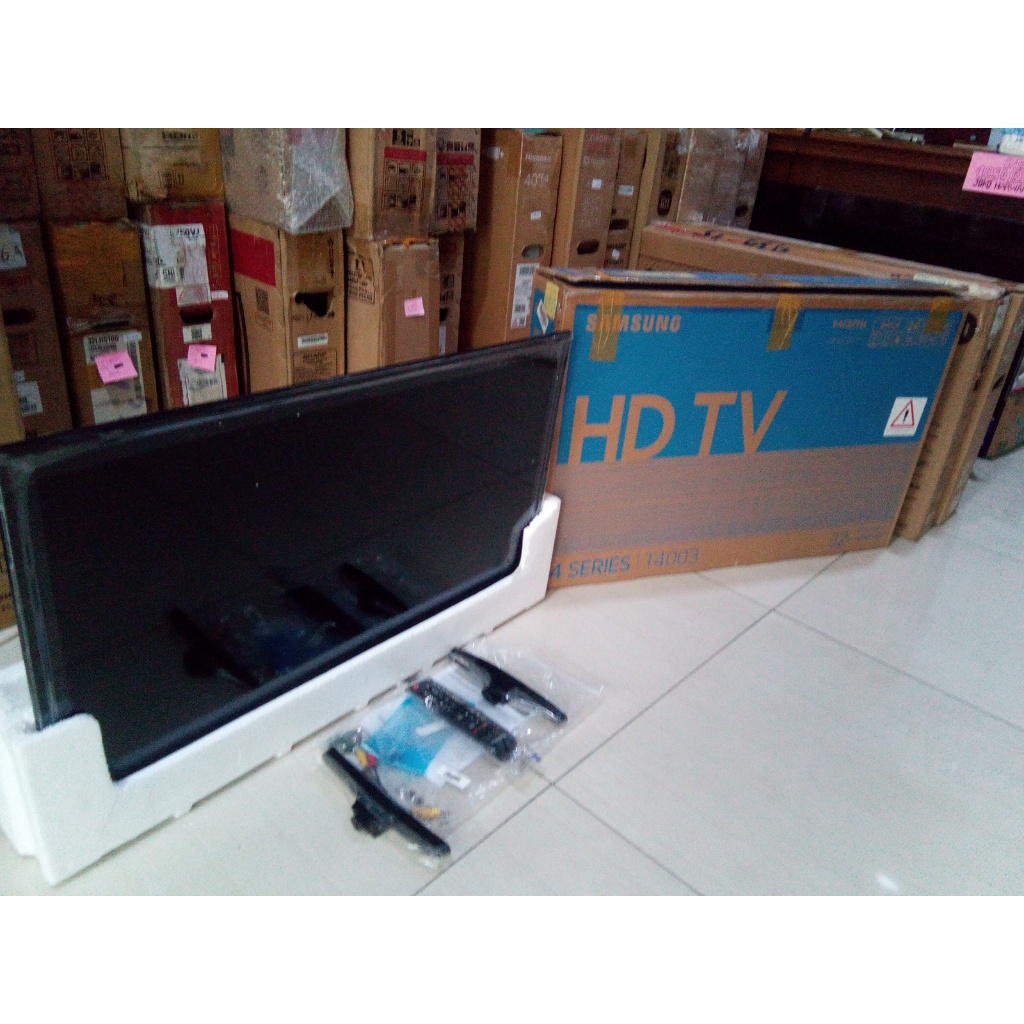 TV LED SAMSUNG 32 INCHI DIGITAL GAK PERLU PAKAI SET TOB BOX TINGGAL COLOAN ANTENA AJA KONDISI LIKE N