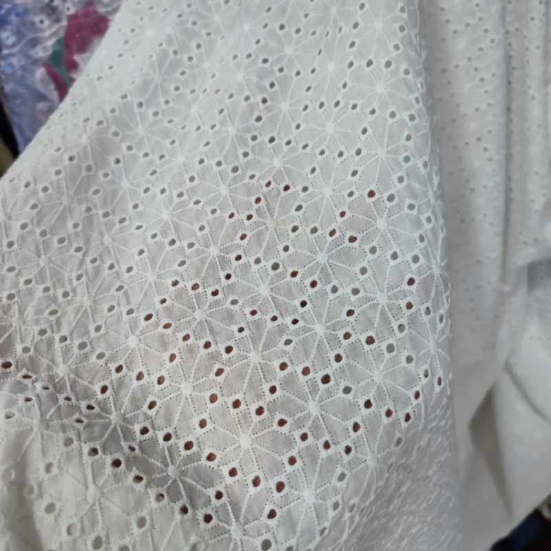 kain katun bordir dasar putih - kain katun bordir - bahan katun premium - kain border - kain bahan c