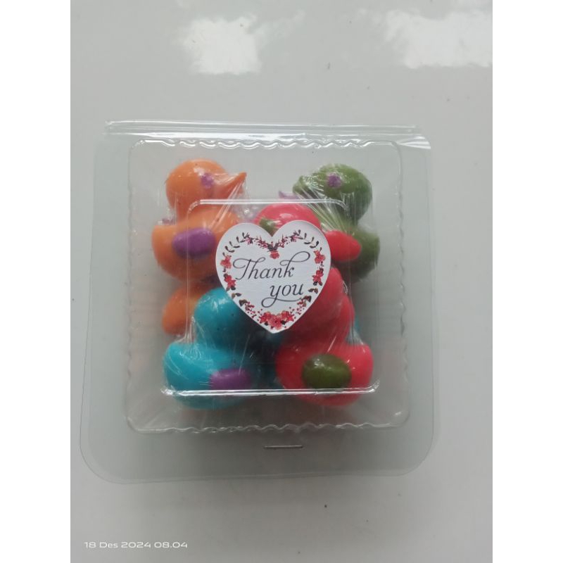 

Cokelat karakter bebek isi 8