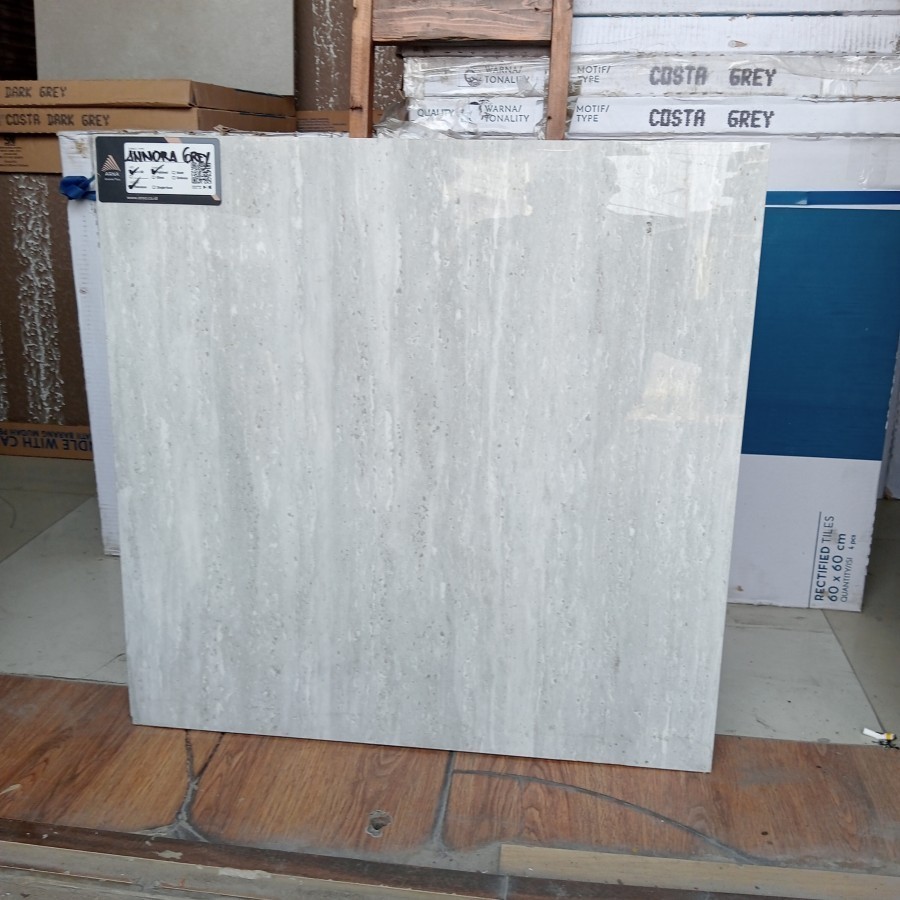 GRANIT LANTAI ABU MOTIF SERAT KAYU GLOSY UKURAN 60X60 | ARNA ANNORA GREY LOCAL 60X60