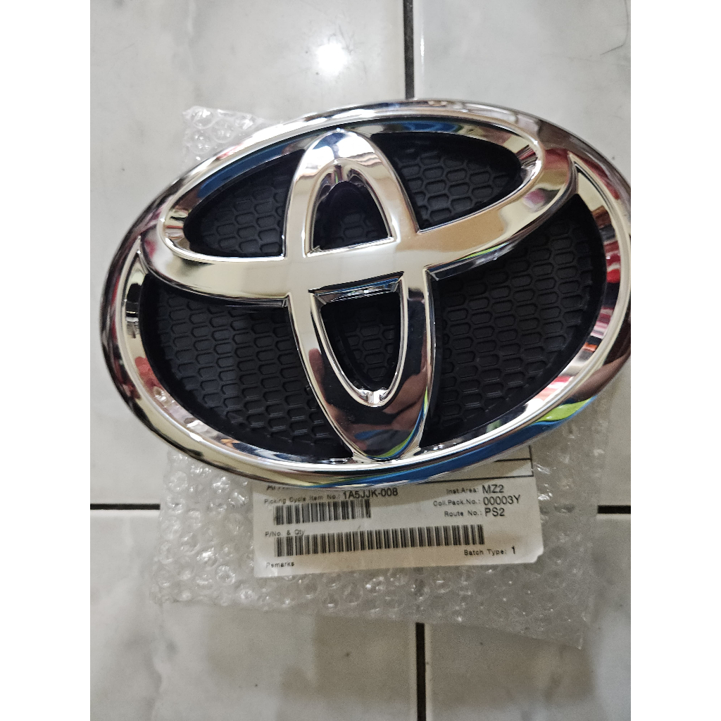 emblem logo depan grill grille toyota yaris 2012 2013 ori