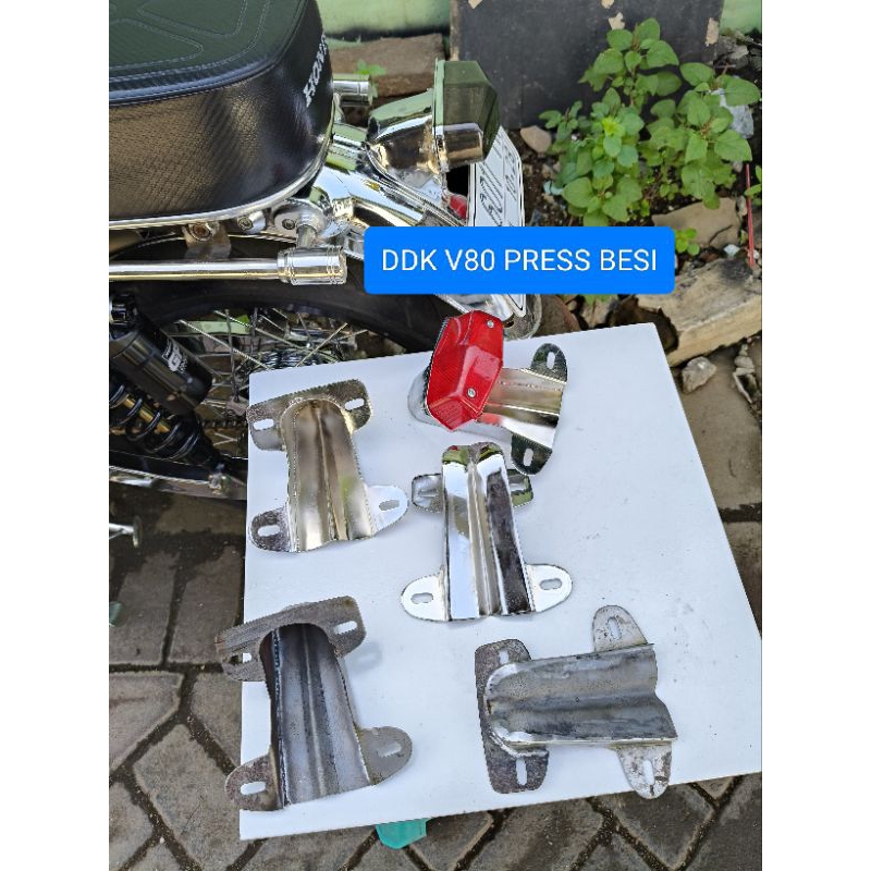 Pangkon lampu belakang V80 Fress besi detail ORI pnp cb /c70